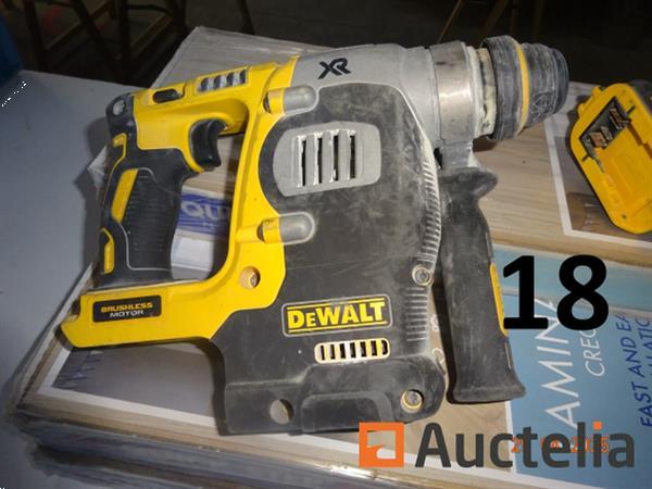 Grote foto 2 dewalt pvc trolleyboxen met 1 set slijpmachines 2 dewalt schroevendraaiers met lader 1 dewalt ac doe het zelf en verbouw ijzerwaren en bevestigingsmiddelen