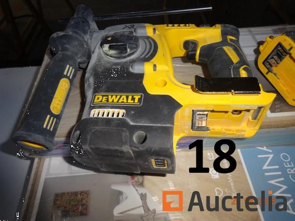 Grote foto 2 dewalt pvc trolleyboxen met 1 set slijpmachines 2 dewalt schroevendraaiers met lader 1 dewalt ac doe het zelf en verbouw ijzerwaren en bevestigingsmiddelen