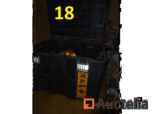 Grote foto 2 dewalt pvc trolleyboxen met 1 set slijpmachines 2 dewalt schroevendraaiers met lader 1 dewalt ac doe het zelf en verbouw ijzerwaren en bevestigingsmiddelen