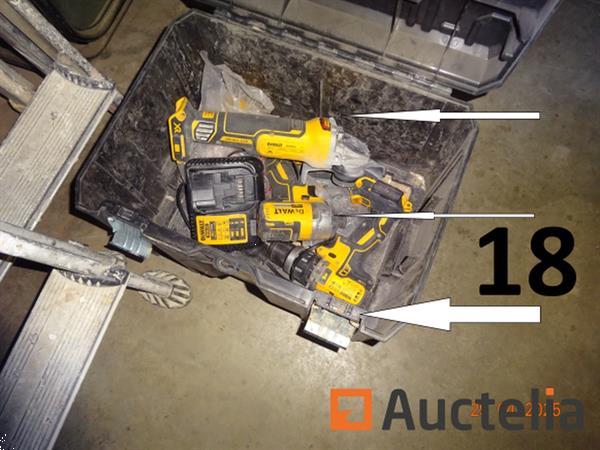 Grote foto 2 dewalt pvc trolleyboxen met 1 set slijpmachines 2 dewalt schroevendraaiers met lader 1 dewalt ac doe het zelf en verbouw ijzerwaren en bevestigingsmiddelen