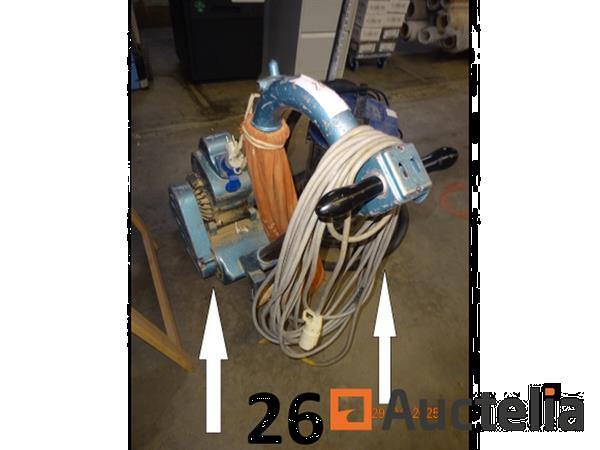 Grote foto 1 kunzle tasin parketschuurmachine 1 voorraad strips in een zak en op de zak geplaatst doe het zelf en verbouw ijzerwaren en bevestigingsmiddelen