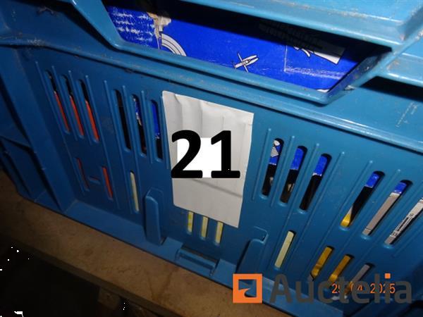 Grote foto de inhoud van de drie blauwe pvc bakken geen onderdeel van de verkoop inclusief 1 grote voorraad s doe het zelf en verbouw ijzerwaren en bevestigingsmiddelen