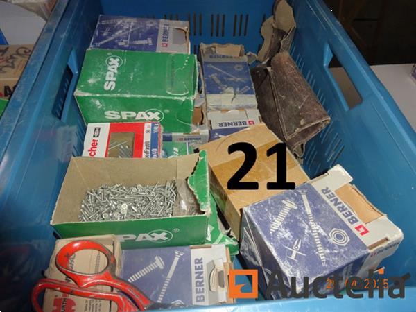 Grote foto de inhoud van de drie blauwe pvc bakken geen onderdeel van de verkoop inclusief 1 grote voorraad s doe het zelf en verbouw ijzerwaren en bevestigingsmiddelen