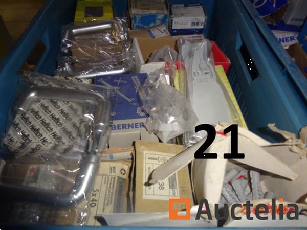 Grote foto de inhoud van de drie blauwe pvc bakken geen onderdeel van de verkoop inclusief 1 grote voorraad s doe het zelf en verbouw ijzerwaren en bevestigingsmiddelen