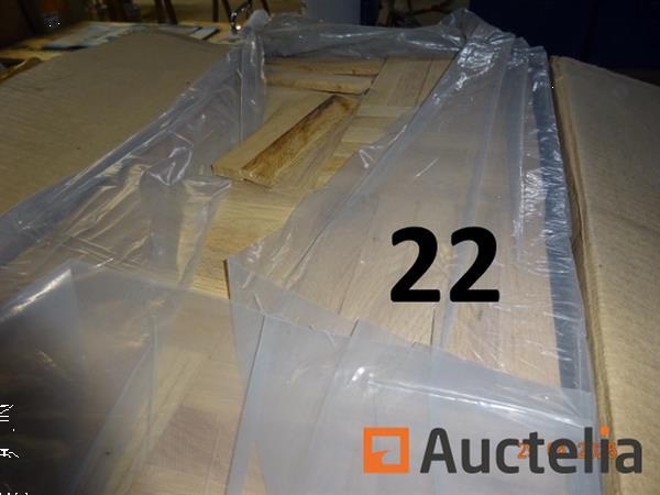 Grote foto 2 dozen eiken parket 1 set behang 3 blikken parketbeits plastor 1 set worm en tassotvezels doe het zelf en verbouw ijzerwaren en bevestigingsmiddelen