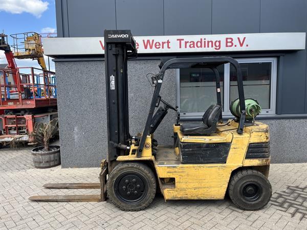 Grote foto heftruck daewoo g25s 2 triplo550 freelift 3e functie lpg agrarisch heftrucks