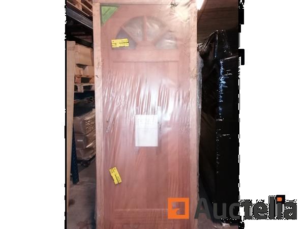 Grote foto houten buitendeur doe het zelf en verbouw ijzerwaren en bevestigingsmiddelen