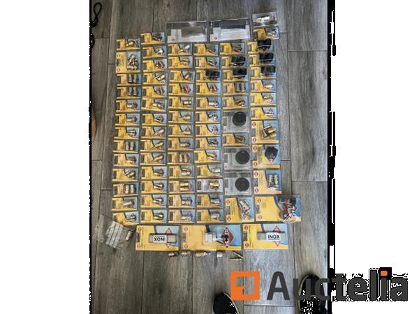 Grote foto partij airpress koppelingen en divers zonder bak doe het zelf en verbouw ijzerwaren en bevestigingsmiddelen
