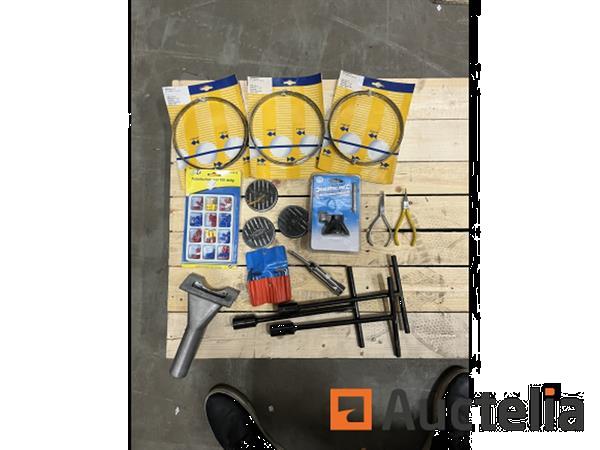 Grote foto partij handgereedschap doe het zelf en verbouw ijzerwaren en bevestigingsmiddelen