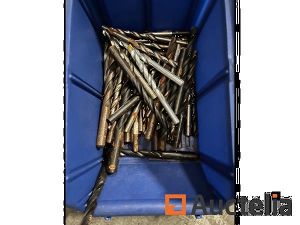 Grote foto partij boren in bak doe het zelf en verbouw ijzerwaren en bevestigingsmiddelen