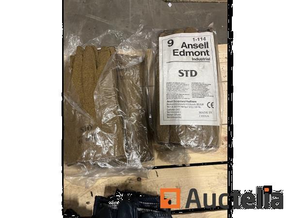 Grote foto partij werkhandschoenen o.a. ansell doe het zelf en verbouw ijzerwaren en bevestigingsmiddelen