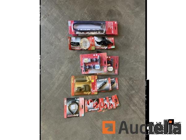Grote foto diverse carpoint auto en fiets onderdelen doe het zelf en verbouw ijzerwaren en bevestigingsmiddelen