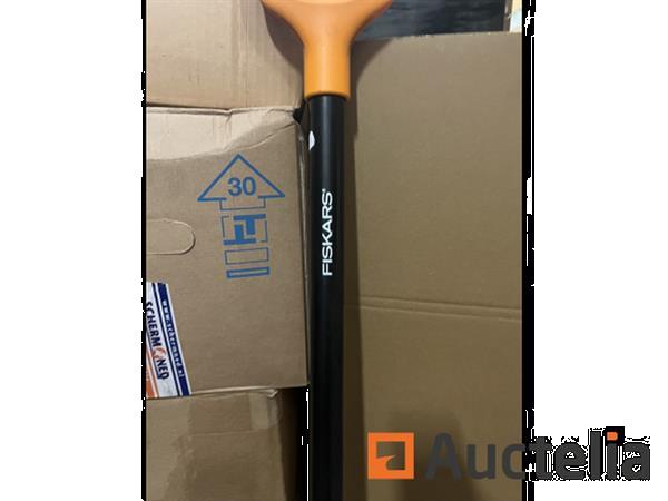 Grote foto fiskars spade doe het zelf en verbouw ijzerwaren en bevestigingsmiddelen