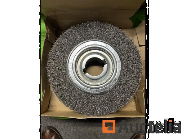 Grote foto ronde borstel staaldraad gegolfd 250x60mm doe het zelf en verbouw ijzerwaren en bevestigingsmiddelen