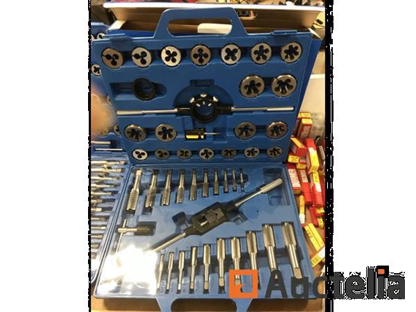 Grote foto tap en snij set 45 delig metrisch tungsten staal doe het zelf en verbouw ijzerwaren en bevestigingsmiddelen