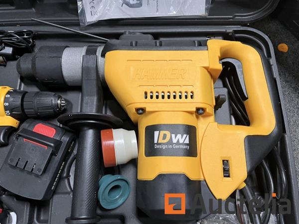 Grote foto sloophamer met accuboor doe het zelf en verbouw ijzerwaren en bevestigingsmiddelen