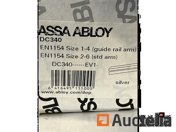 Grote foto deurdrammer met arm assa abbloy doe het zelf en verbouw ijzerwaren en bevestigingsmiddelen