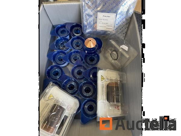 Grote foto partij plasmasnijder onderdelen o.a. precitec nozzles doe het zelf en verbouw ijzerwaren en bevestigingsmiddelen
