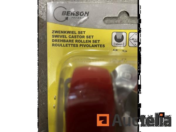 Grote foto set zwenkwielen 50mm met rem doe het zelf en verbouw ijzerwaren en bevestigingsmiddelen