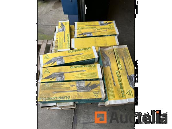 Grote foto partij oliepistolen pneumatisch doe het zelf en verbouw ijzerwaren en bevestigingsmiddelen