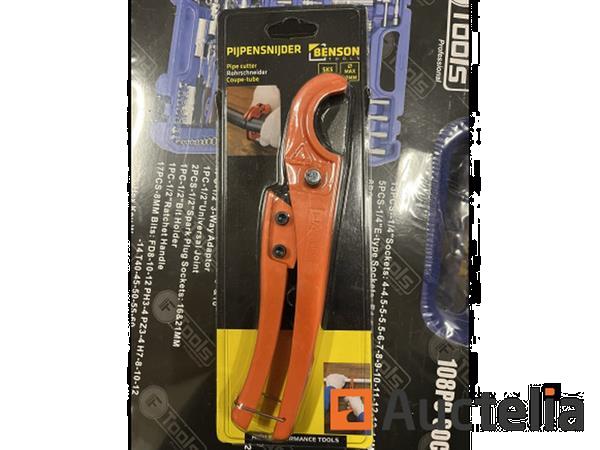 Grote foto pvc pijpenknipper doe het zelf en verbouw ijzerwaren en bevestigingsmiddelen