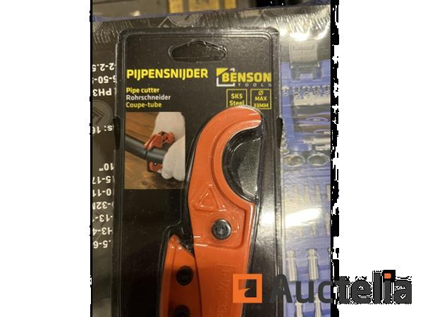 Grote foto pvc pijpenknipper doe het zelf en verbouw ijzerwaren en bevestigingsmiddelen