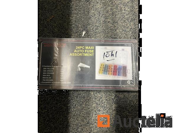 Grote foto 24 delig maxi auto zekeringen assortiment doe het zelf en verbouw ijzerwaren en bevestigingsmiddelen