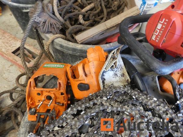 Grote foto kettingzaag en diverse onderdelen doe het zelf en verbouw ijzerwaren en bevestigingsmiddelen