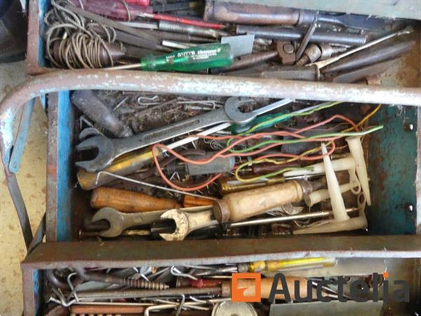 Grote foto 2 dozen met handgereedschap doe het zelf en verbouw gereedschappen en machines