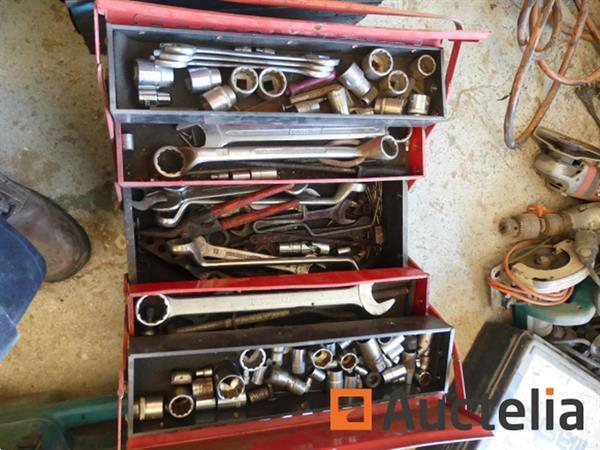 Grote foto 2 dozen met handgereedschap doe het zelf en verbouw gereedschappen en machines