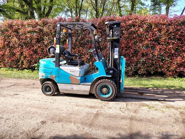 Grote foto feeler heftruck 2500 kg triplo freelift lpg agrarisch heftrucks