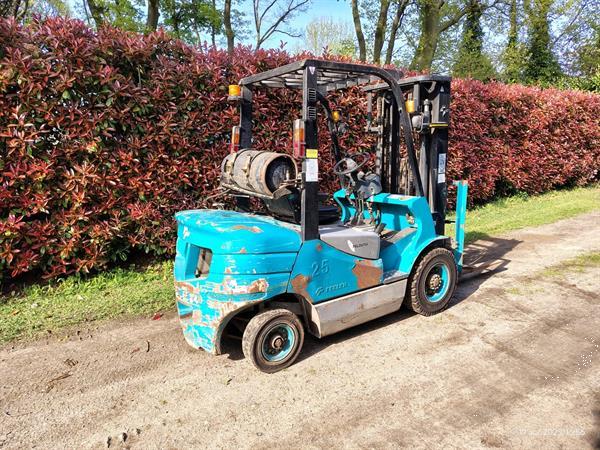 Grote foto feeler heftruck 2500 kg triplo freelift lpg agrarisch heftrucks