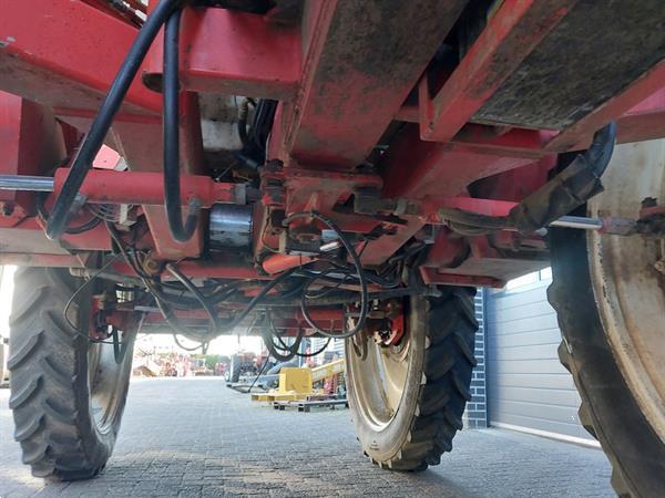 Grote foto agrifac za 3327 hl zelfrijdende veldspuit agrarisch onkruidbestrijding