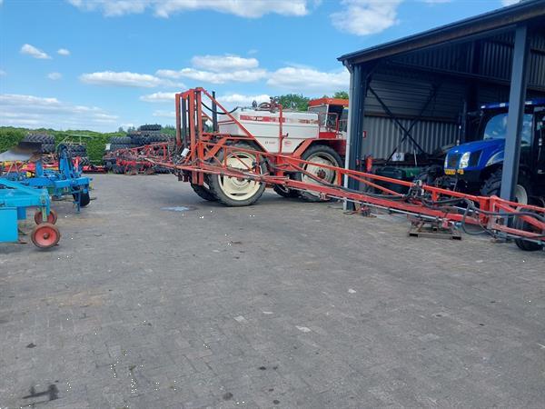Grote foto agrifac za 3327 hl zelfrijdende veldspuit agrarisch onkruidbestrijding