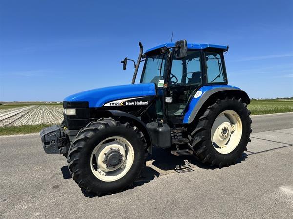 Grote foto new holland 8260 agrarisch tractoren