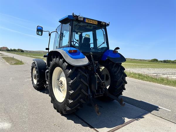 Grote foto new holland 8260 agrarisch tractoren