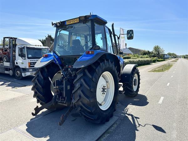 Grote foto new holland 8260 agrarisch tractoren