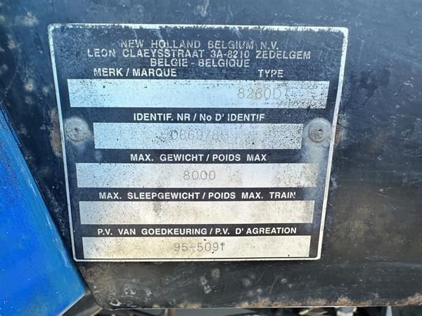 Grote foto new holland 8260 agrarisch tractoren
