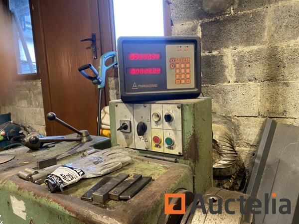 Grote foto metalen draaibank tos doe het zelf en verbouw ijzerwaren en bevestigingsmiddelen