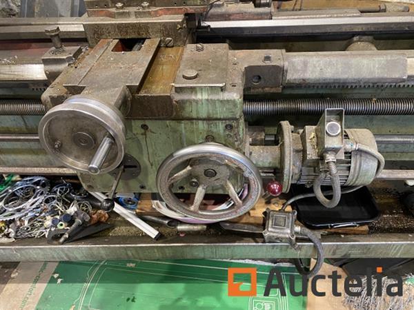 Grote foto metalen draaibank tos doe het zelf en verbouw ijzerwaren en bevestigingsmiddelen