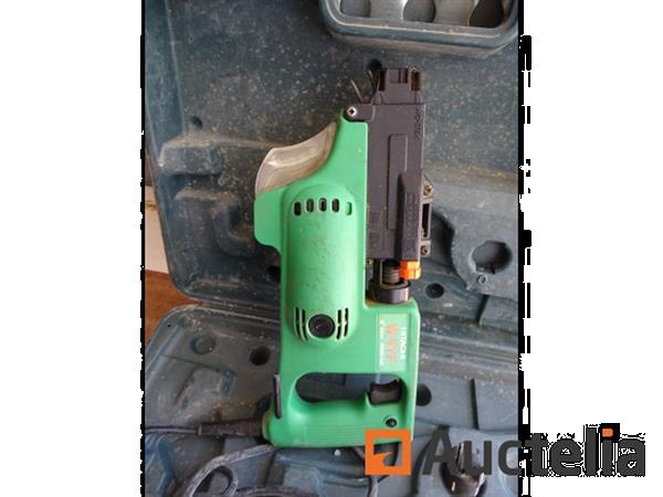 Grote foto hitachi w4yt riemschroevendraaier in zijn koffer doe het zelf en verbouw gereedschappen en machines