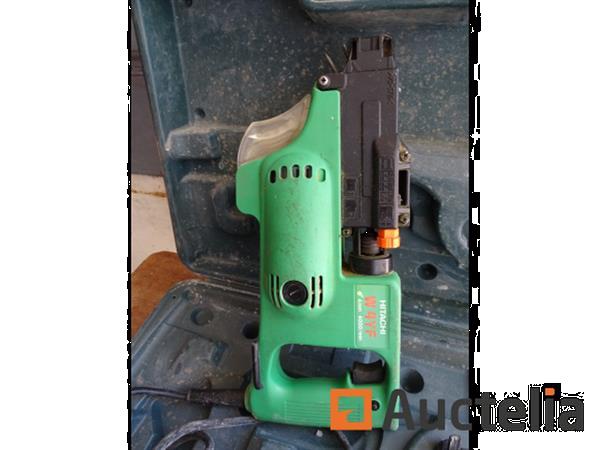 Grote foto hitachi w4yt riemschroevendraaier in zijn koffer doe het zelf en verbouw gereedschappen en machines