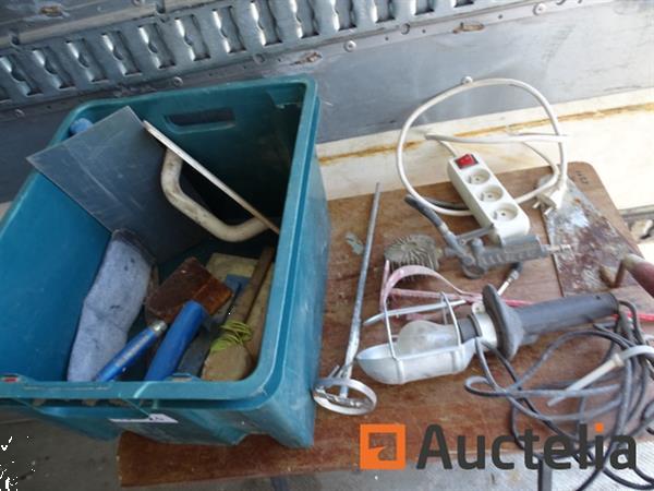 Grote foto lade en de inhoud ervan zie details doe het zelf en verbouw gereedschappen en machines