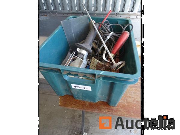 Grote foto lade en de inhoud ervan zie details doe het zelf en verbouw gereedschappen en machines