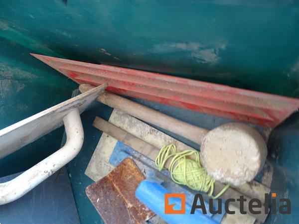 Grote foto lade en de inhoud ervan zie details doe het zelf en verbouw gereedschappen en machines