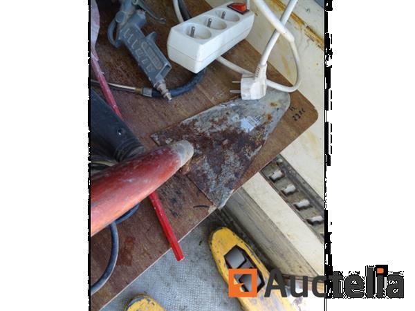 Grote foto lade en de inhoud ervan zie details doe het zelf en verbouw gereedschappen en machines