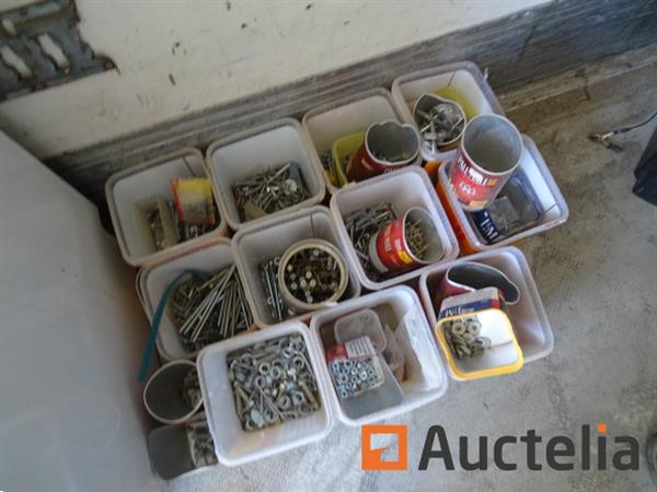 Grote foto diverse bevestigingsmiddelen zie detail doe het zelf en verbouw onderdelen en accessoires