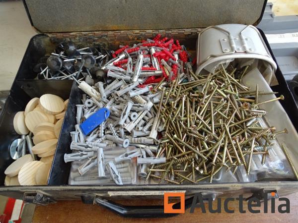 Grote foto wurth koffer met grote set van diverse bevestigingsmiddelen kleine dremel multi doe het zelf en verbouw onderdelen en accessoires