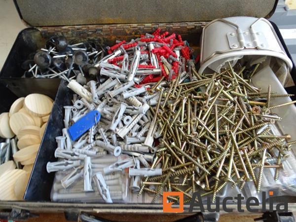 Grote foto wurth koffer met grote set van diverse bevestigingsmiddelen kleine dremel multi doe het zelf en verbouw onderdelen en accessoires
