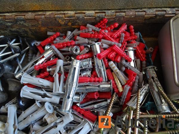 Grote foto wurth koffer met grote set van diverse bevestigingsmiddelen kleine dremel multi doe het zelf en verbouw onderdelen en accessoires